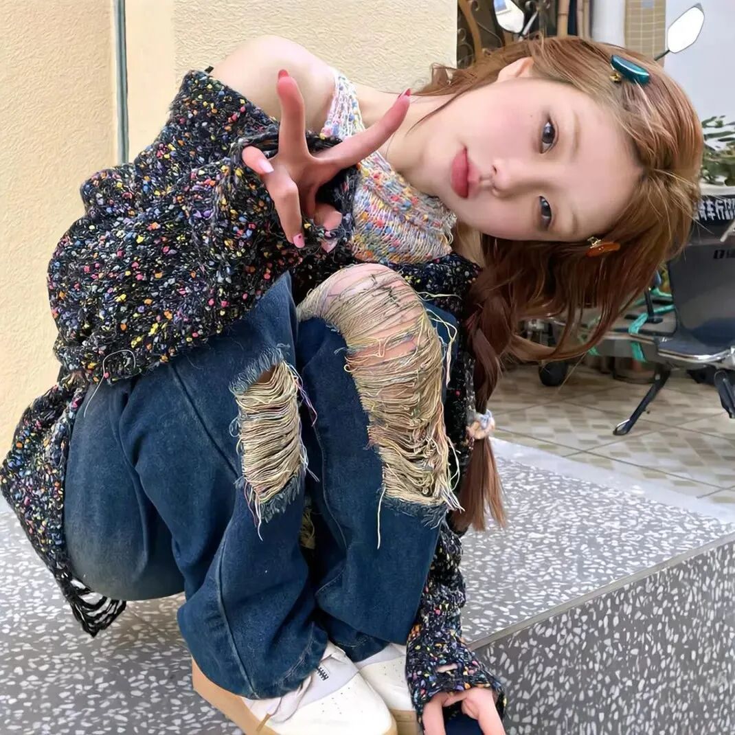 剪刀手温柔女生头像