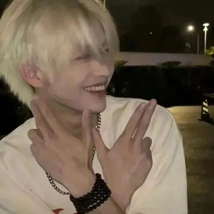 手势个性男生头像