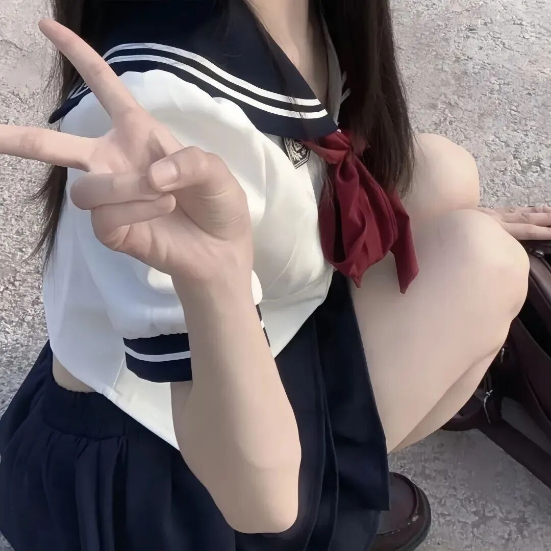 剪刀手jk制服纯欲不露脸女生头像