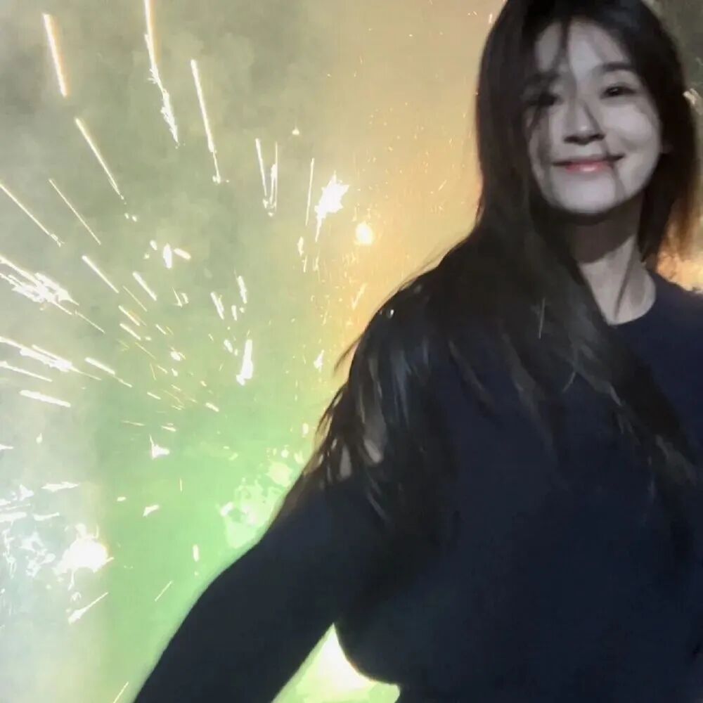 氛围感烟花女生头像