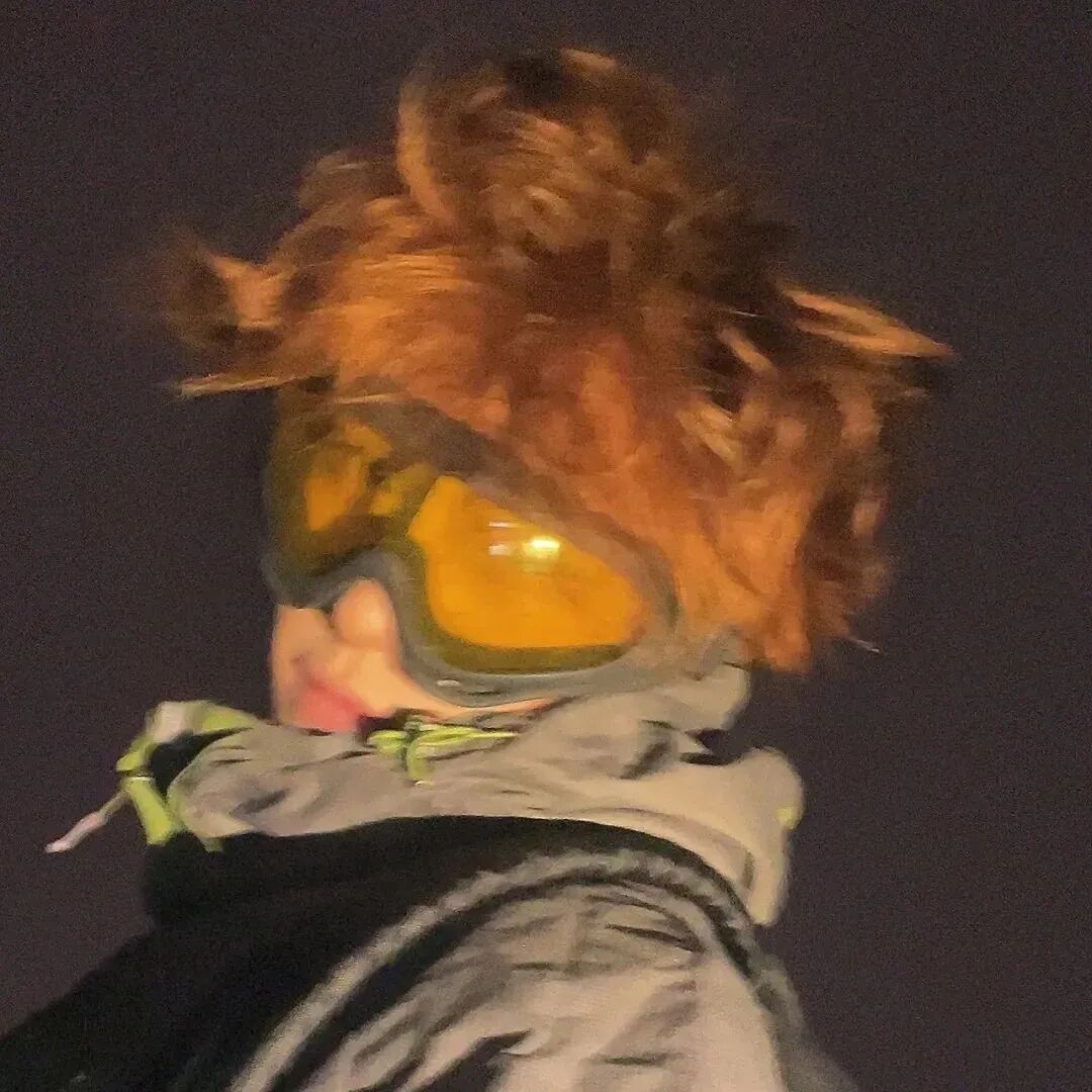 个性墨镜男生头像