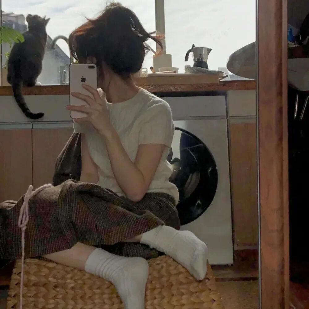 自拍手机不露脸女生头像