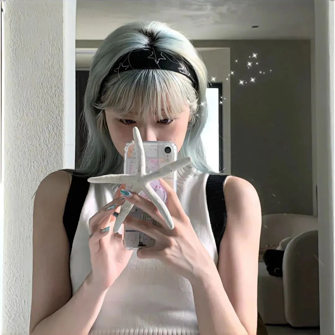 自拍手机甜酷女生头像