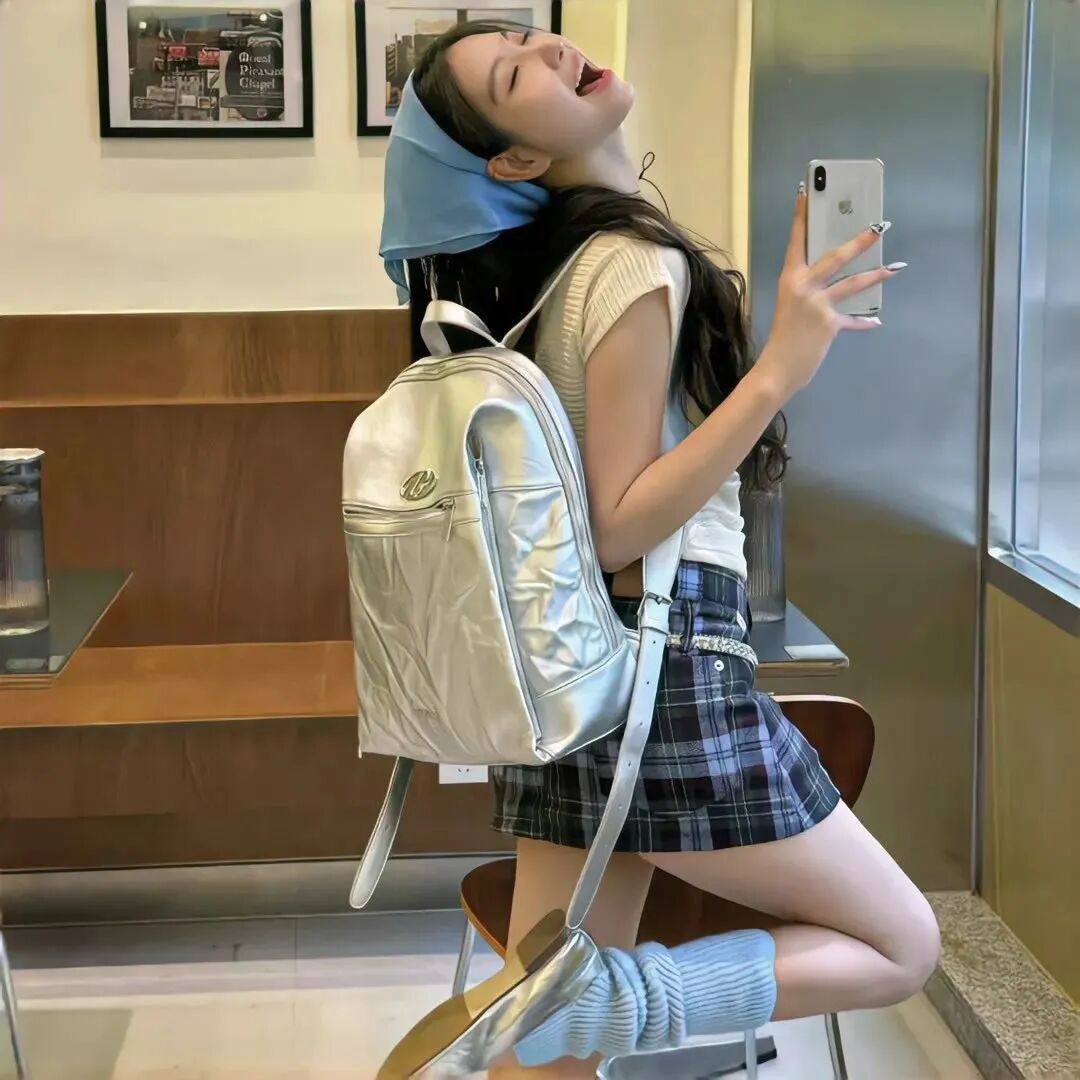 自拍手机有趣小众女生头像