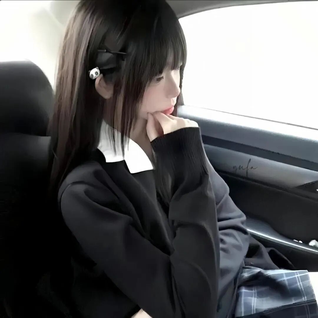 车内温柔侧脸女生头像