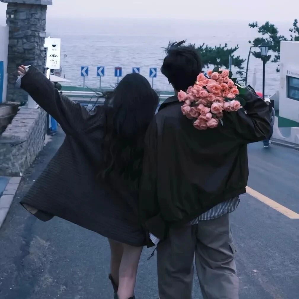 duixhuabichipaituo鲜花真人情侣头像