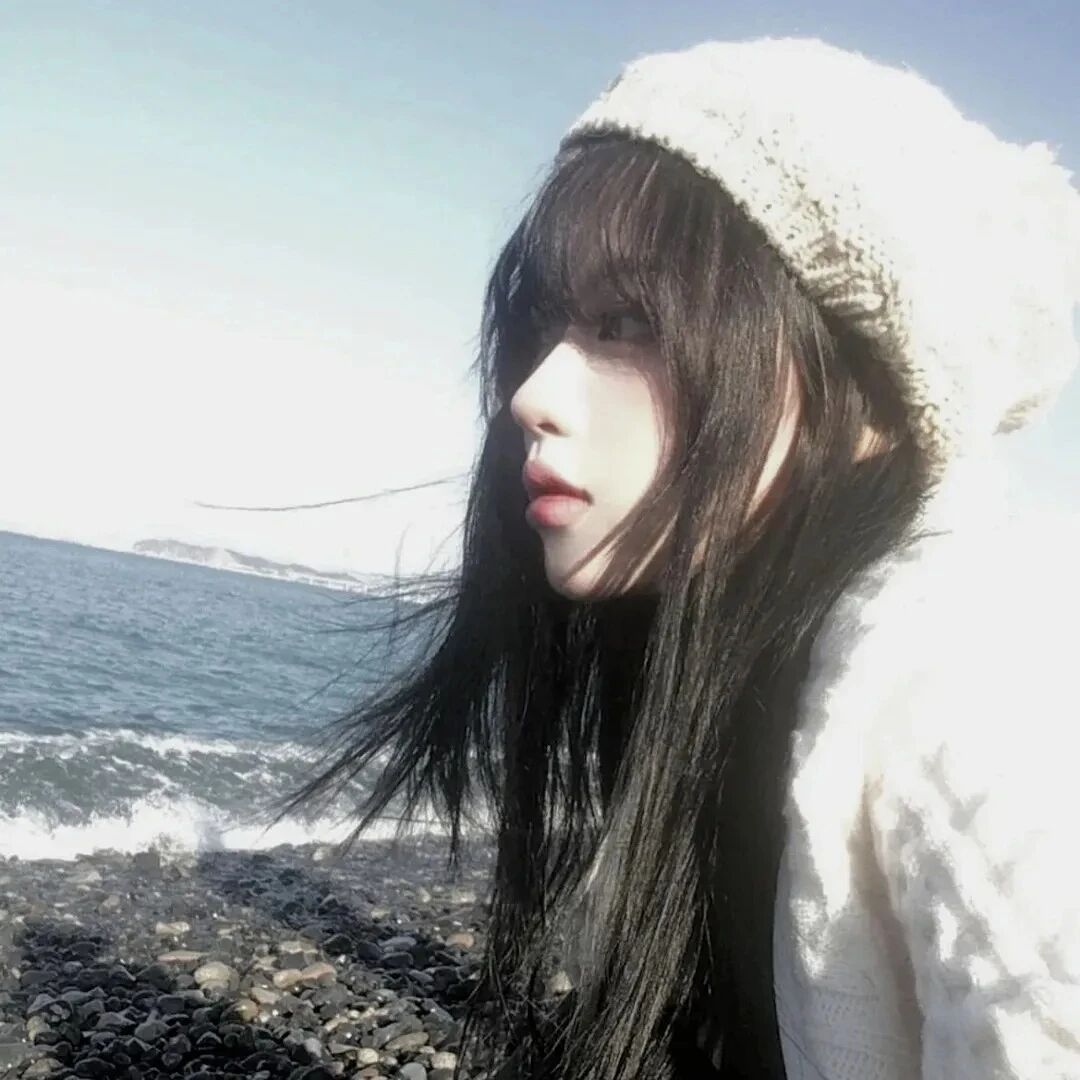 海边侧脸小众女生头像