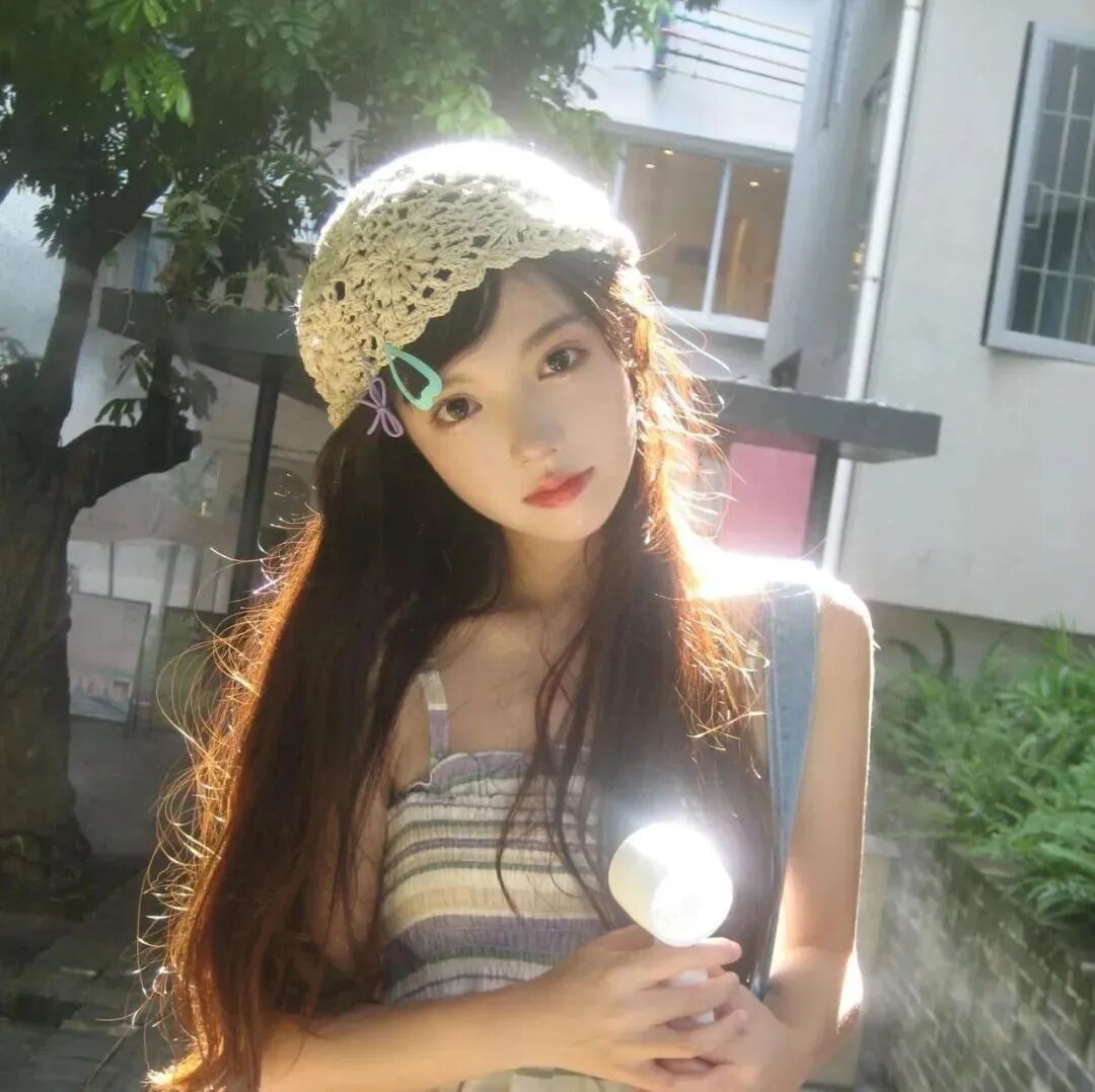 光感甜妹女生头像