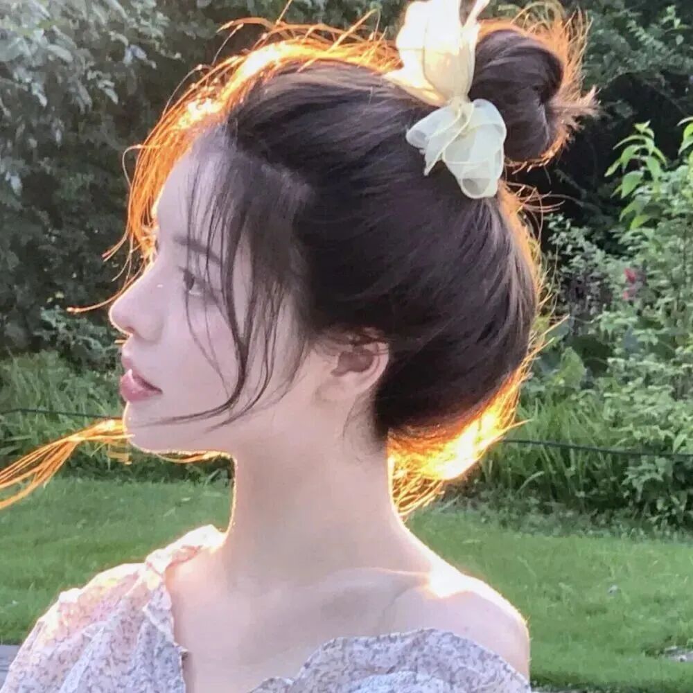 温柔侧脸女生头像