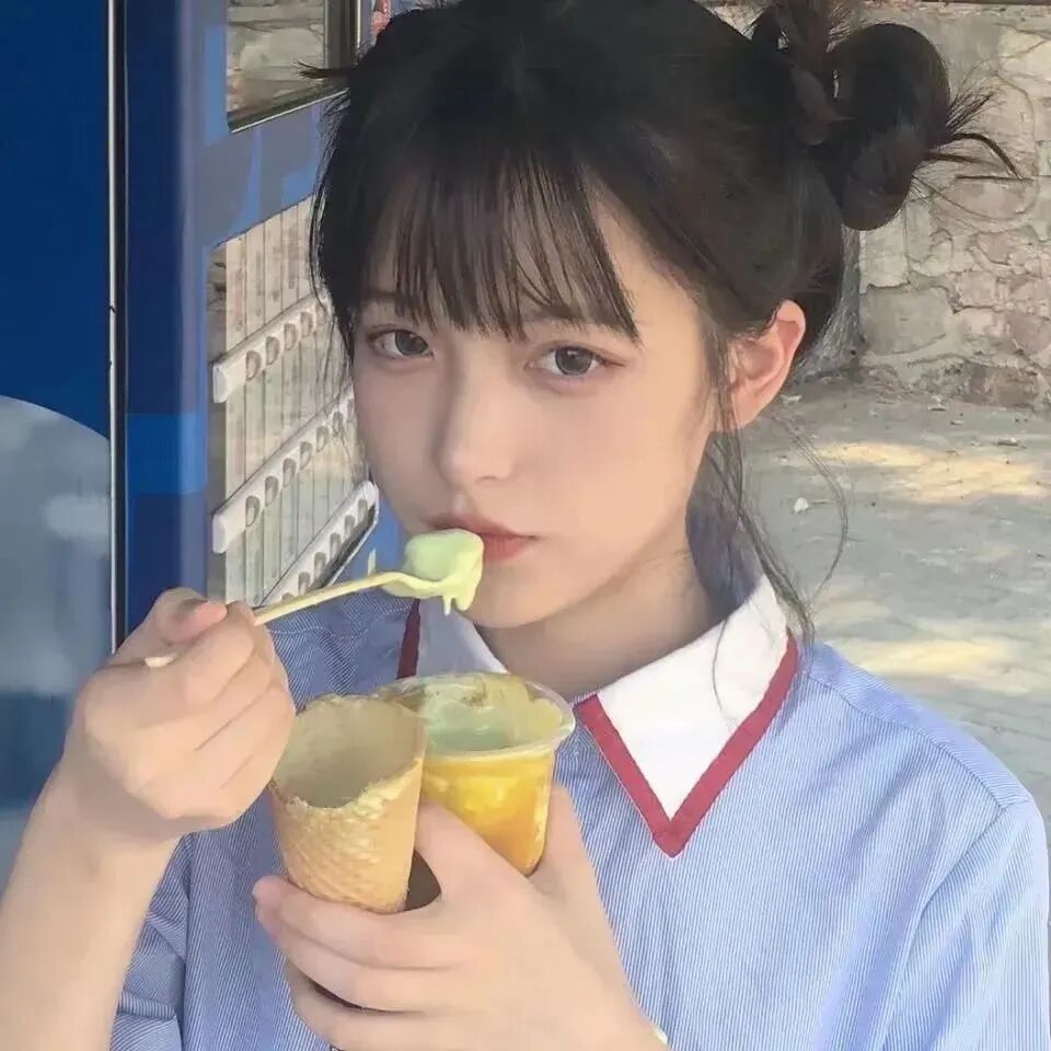 吃东西甜妹女生头像