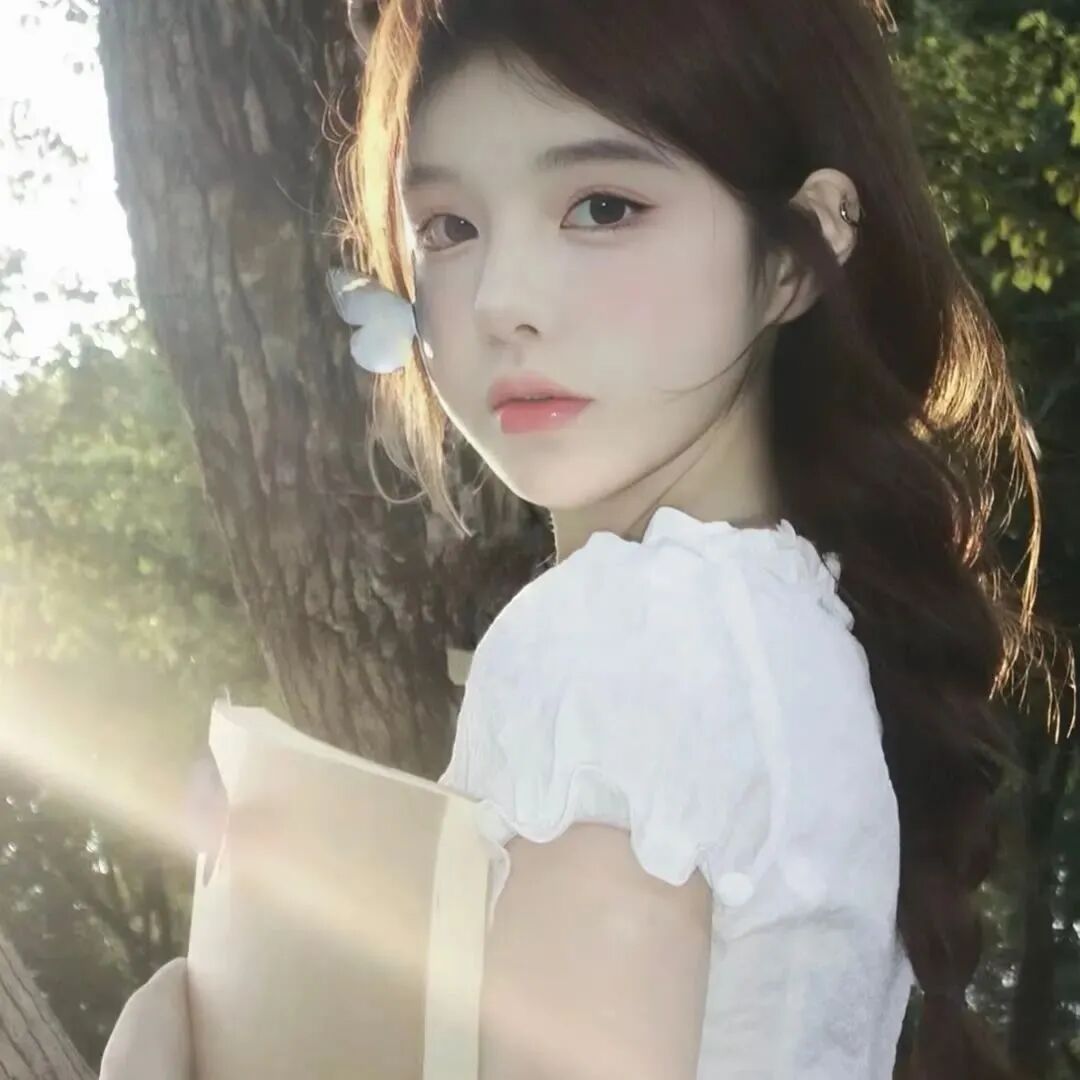 光感温柔女生头像