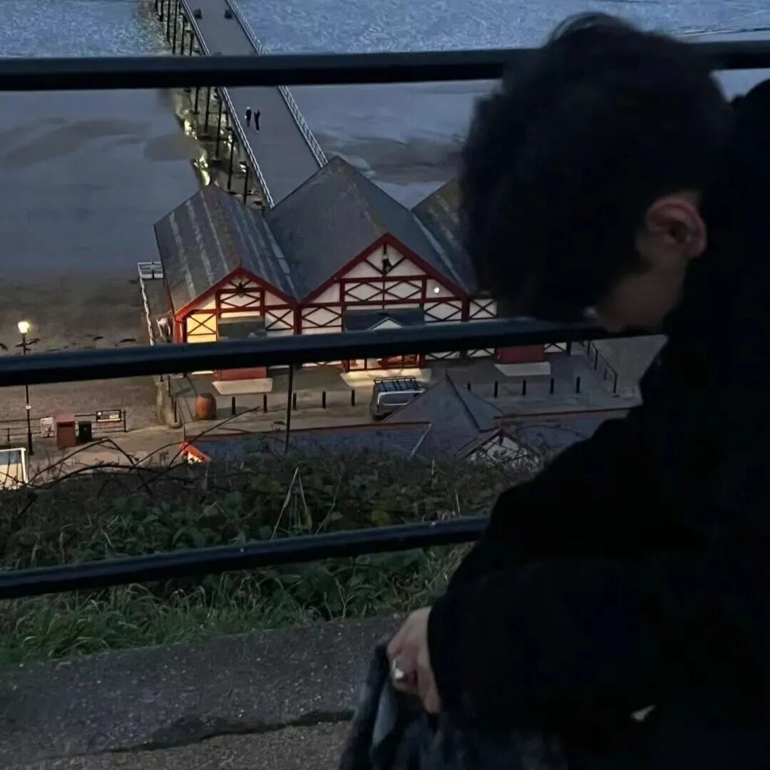 氛围感不露脸小众男生头像