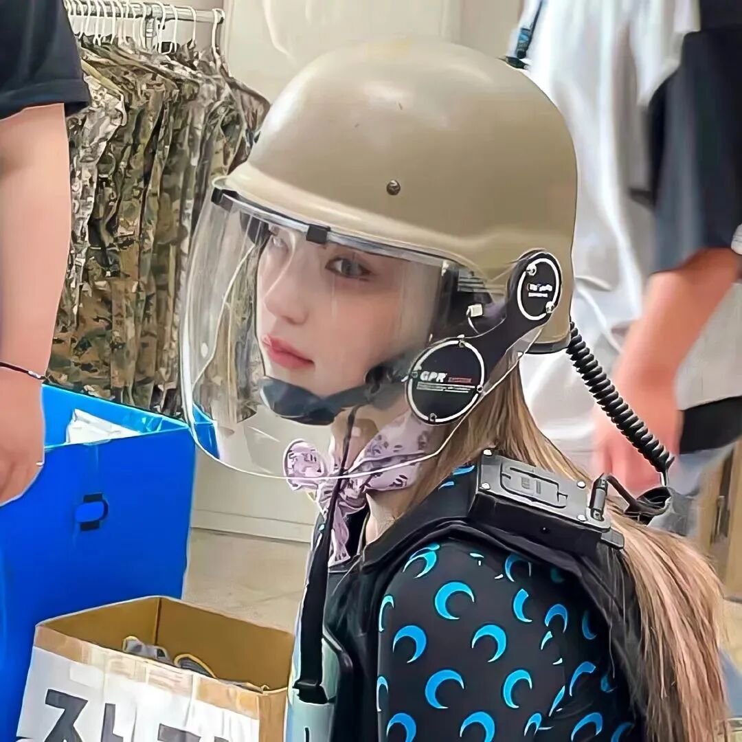 侧脸女生头像