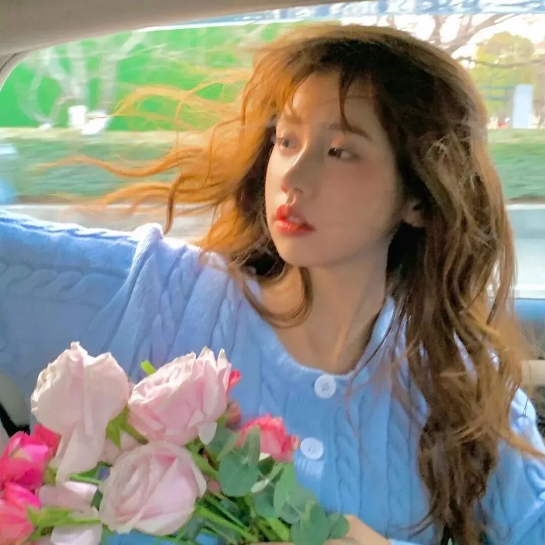鲜花侧脸女生头像小清新女生头像