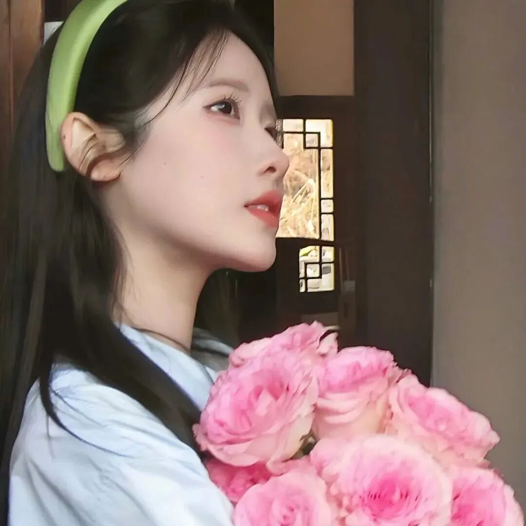 侧脸女生头像手捧花头像鲜花头像