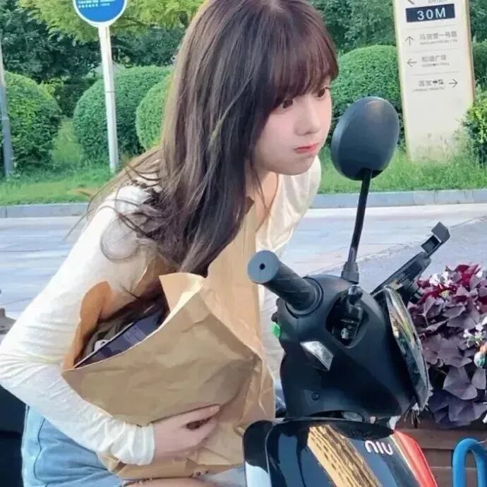 侧脸女生头像可爱女生头像