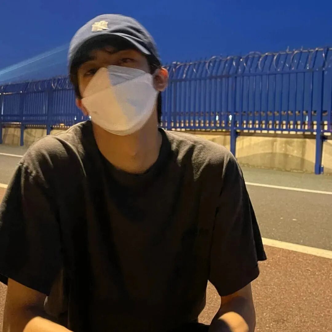 宋威龙头像不露脸男生头像酷酷头像