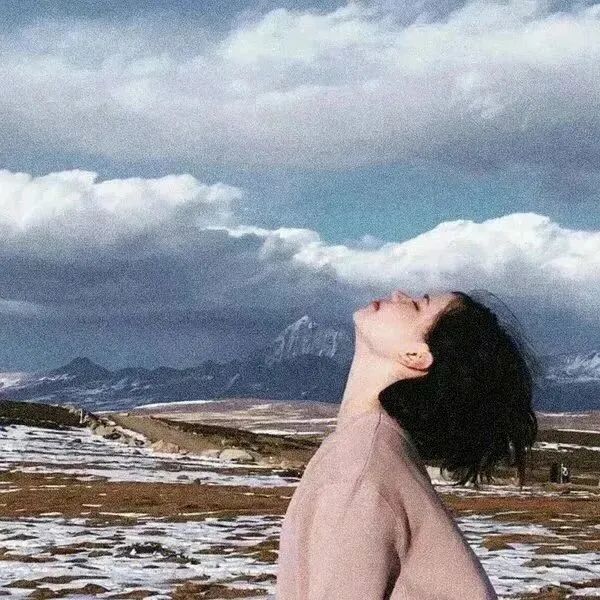 氛围感女生头像侧脸头像