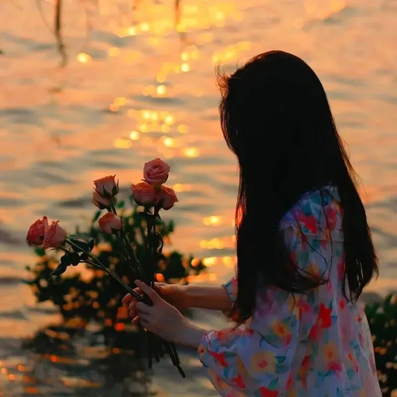 氛围感女生头像不露脸女生头像鲜花头像手捧花头像海边头像