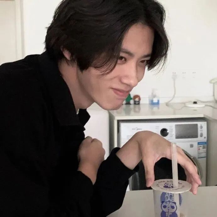 酷酷男生头像侧脸男生头像