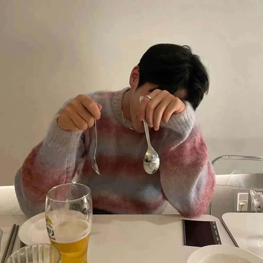 孤独感男生头像不露脸头像