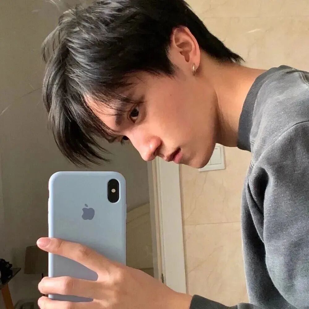 侧脸男生头像