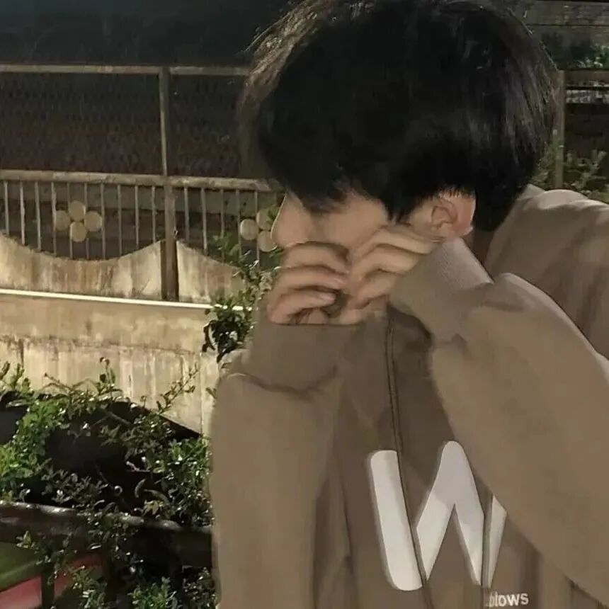 侧脸男生头像