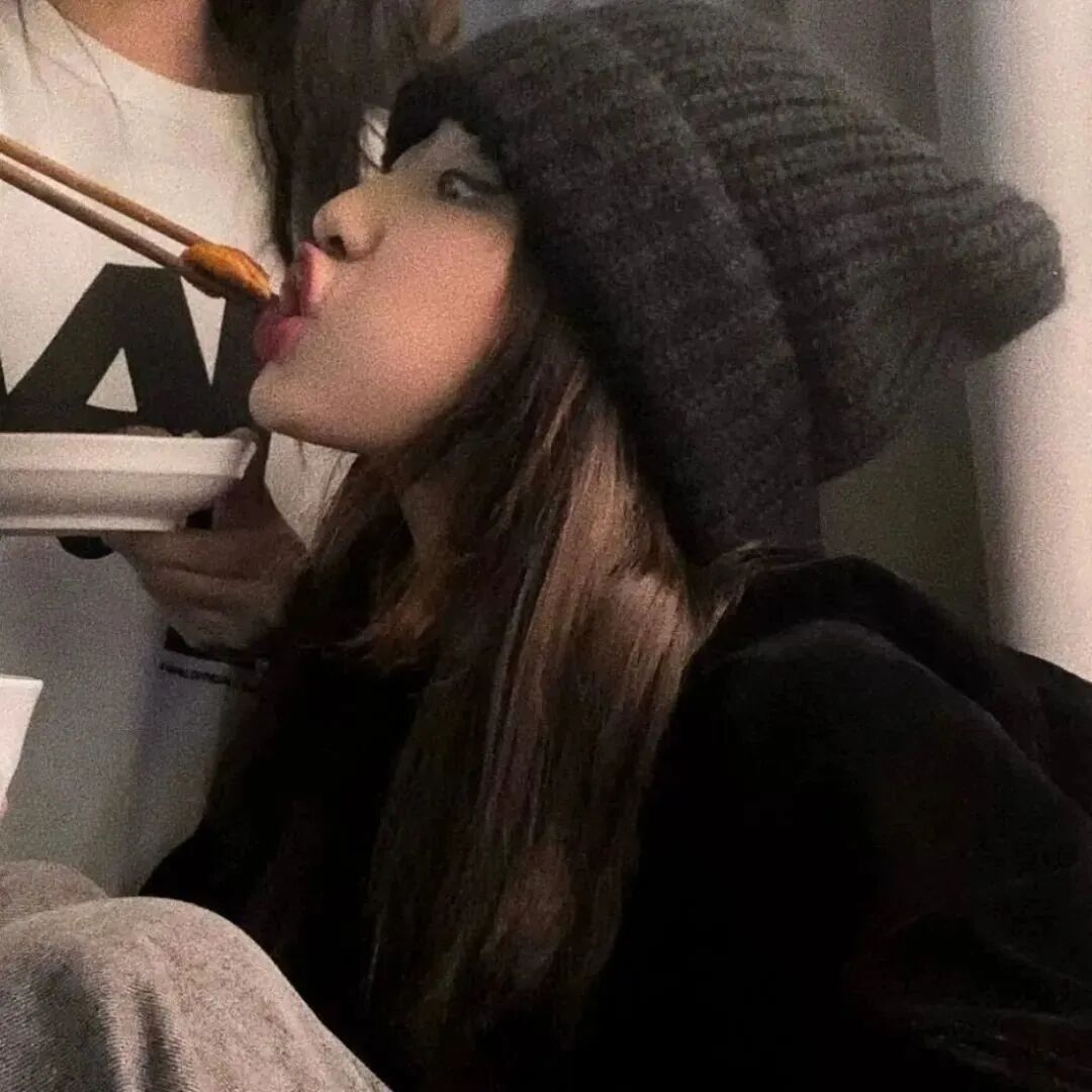 可爱女生头像侧脸女生头像