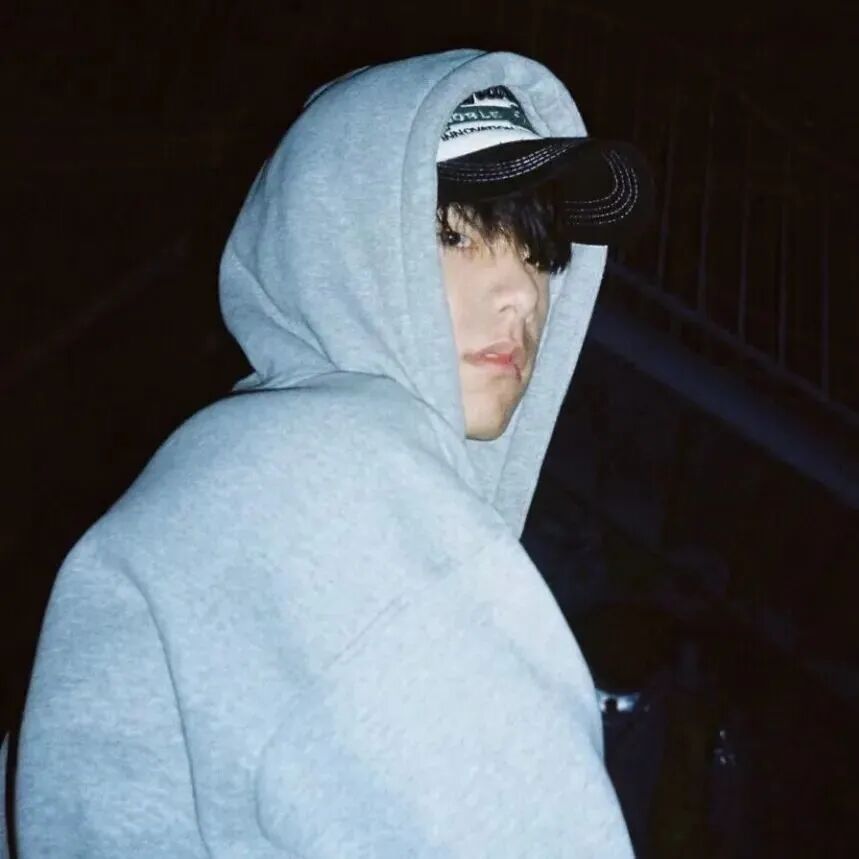酷酷男生头像侧脸男生头像