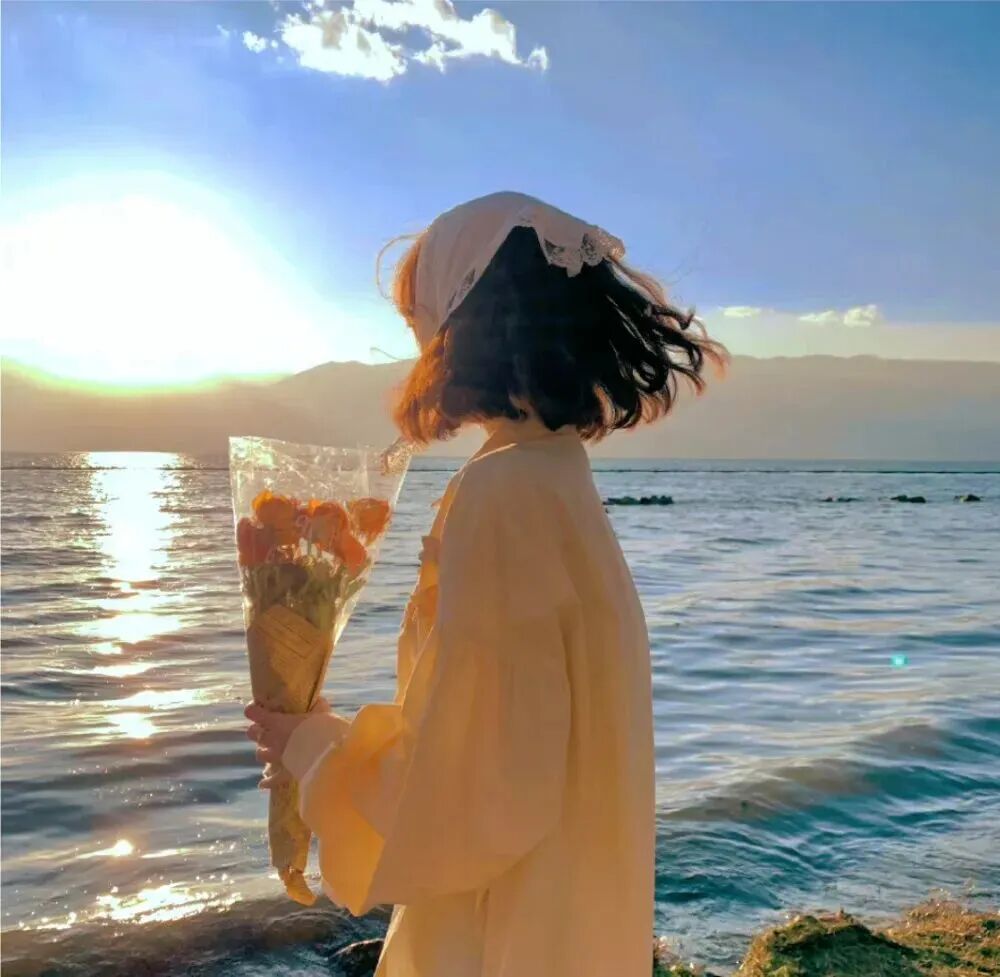 氛围感女生头像不露脸女生头像海边头像鲜花头像手捧花头像