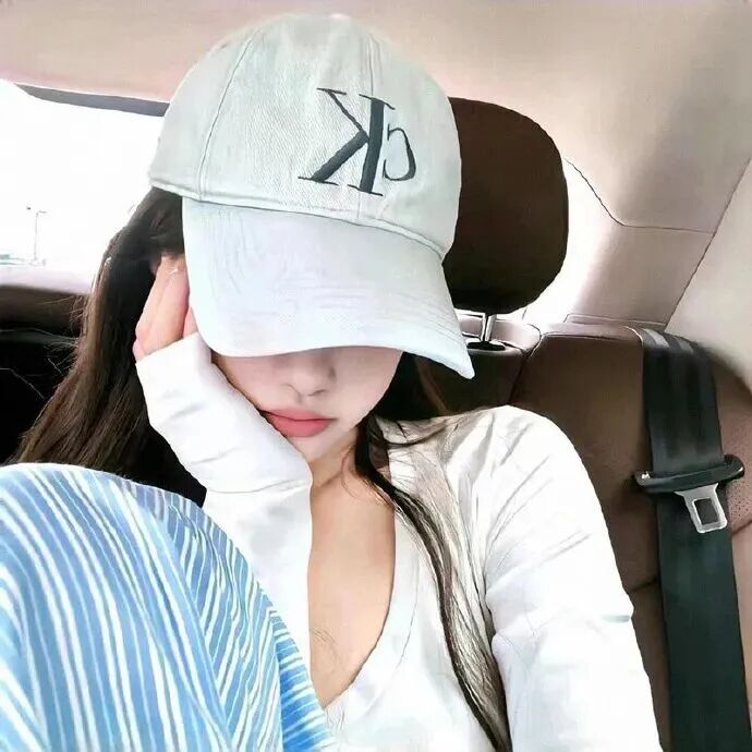 车内很飒女生头像