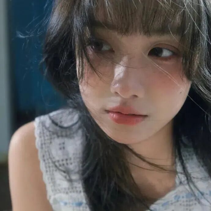 清冷女生头像