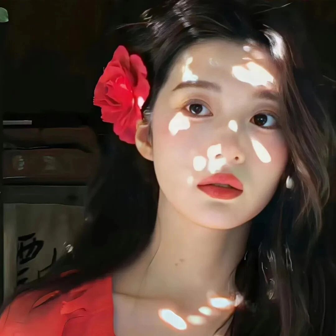 红色系温柔女生头像