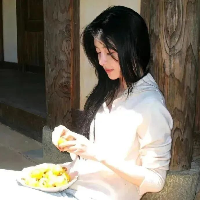 温柔侧脸女生头像
