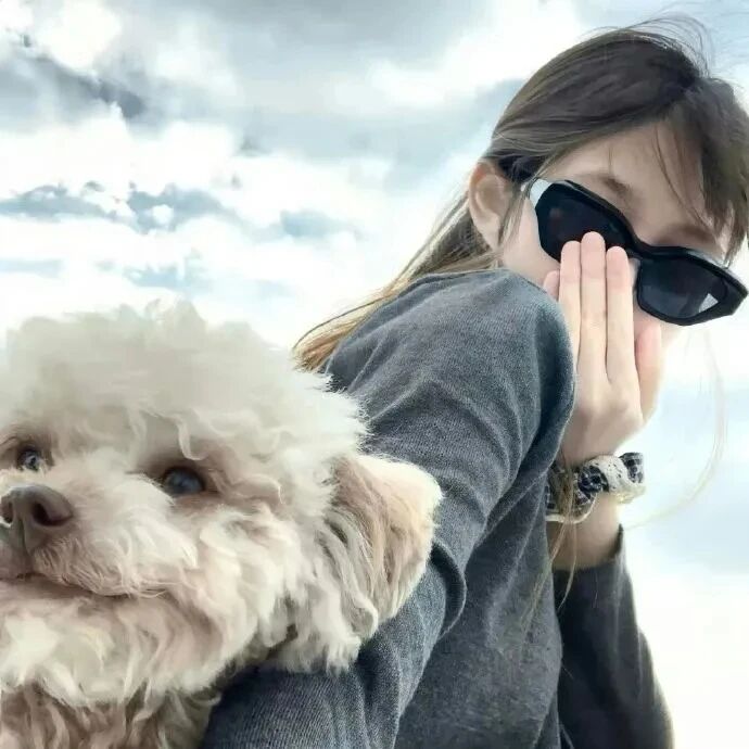 墨镜气质女生头像