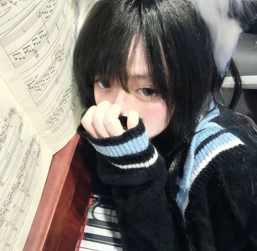捂嘴少萝女生头像