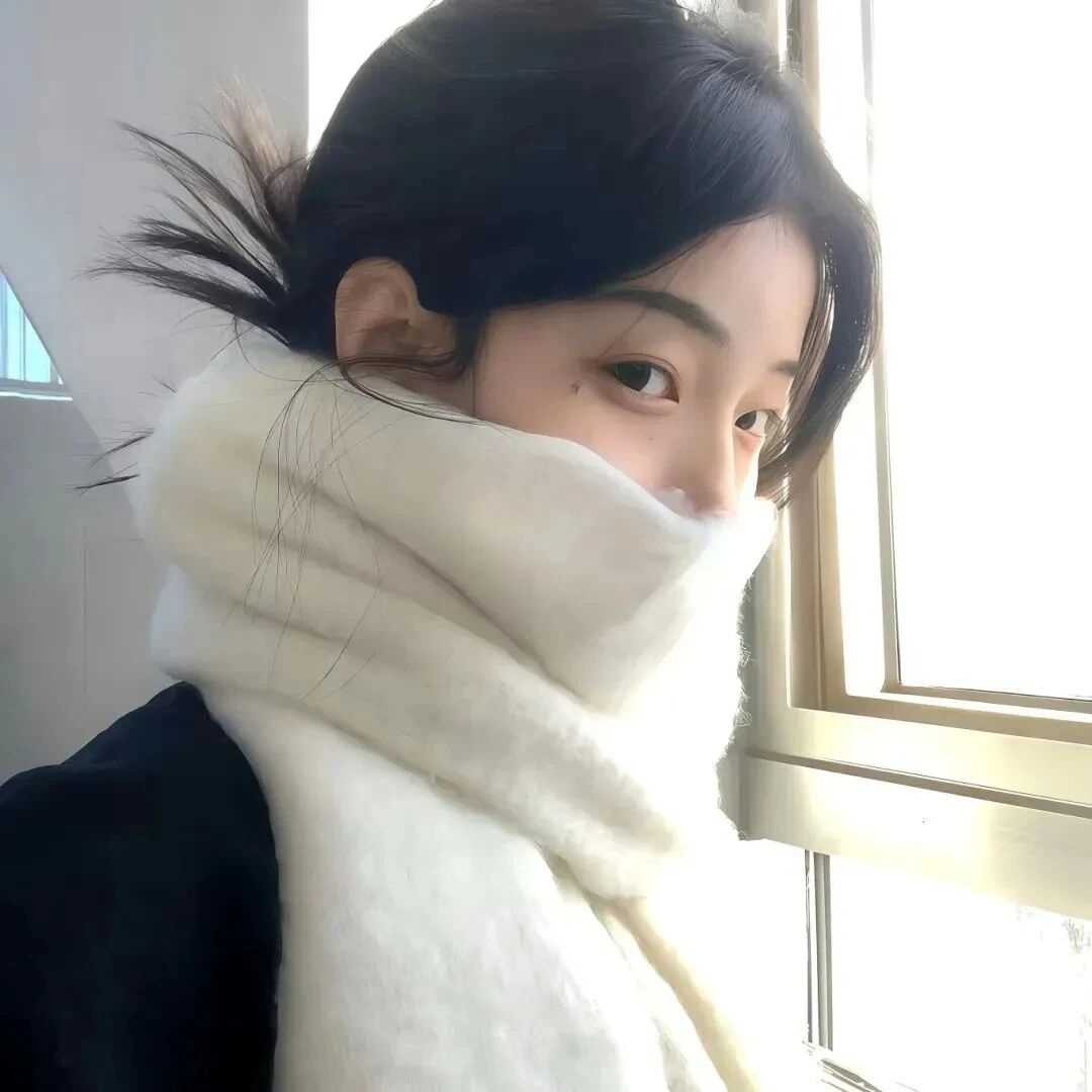 围巾冬天温柔侧脸女生头像