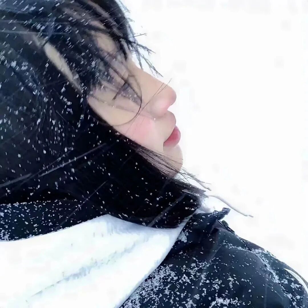 冬天甜妹侧脸女生头像