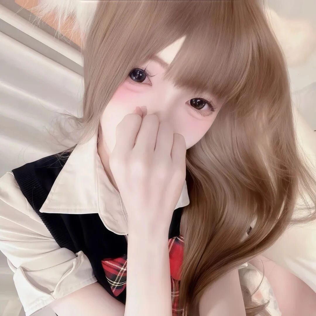 捂嘴甜妹女生头像