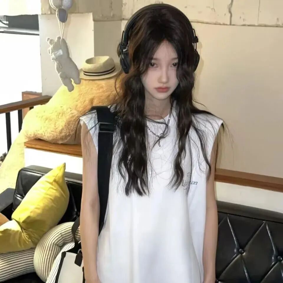 戴耳机小众女生头像
