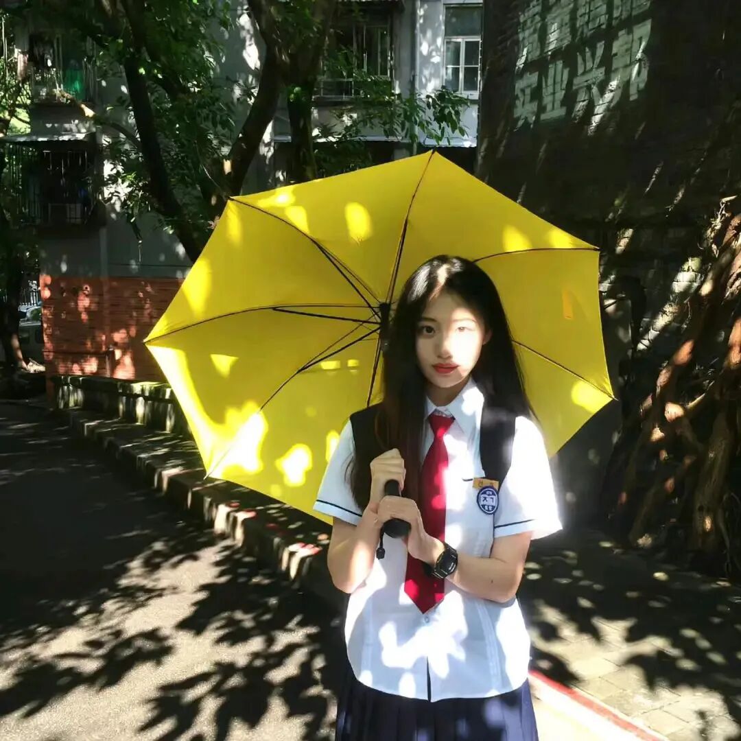 jk制服学院风撑伞女生头像