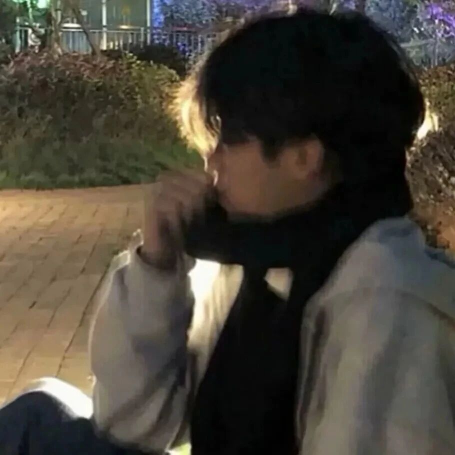 帅气侧脸男生头像