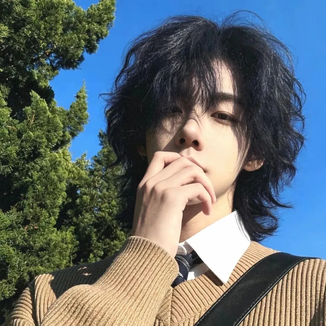 长发斯文男生头像