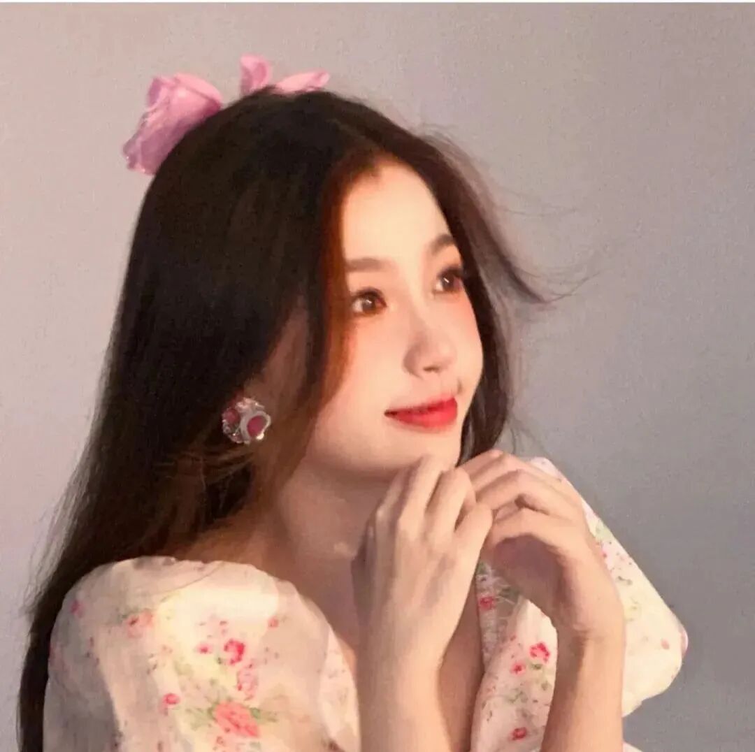 虞书欣爱豆甜妹侧脸女生头像