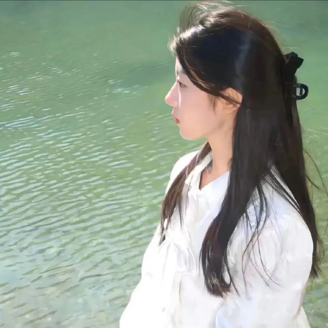 小清新侧脸女生头像