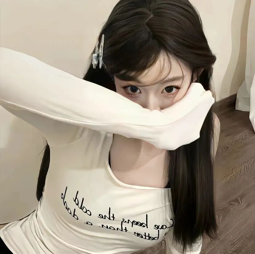 捂嘴温柔女生头像