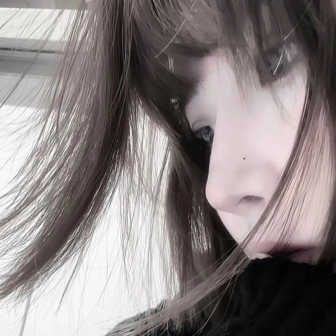 温柔怼脸侧脸女生头像