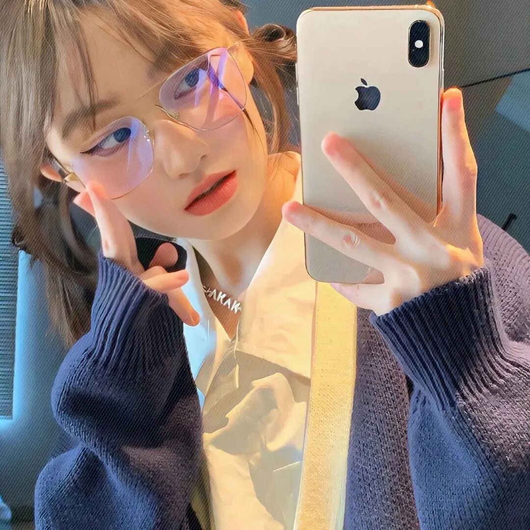 自拍手机小众女生头像