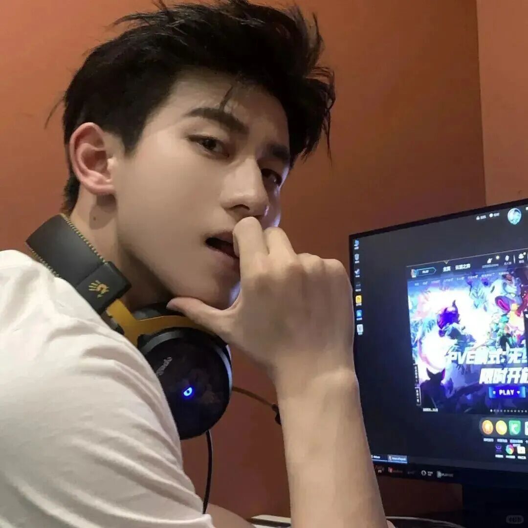 打游戏小众男生头像