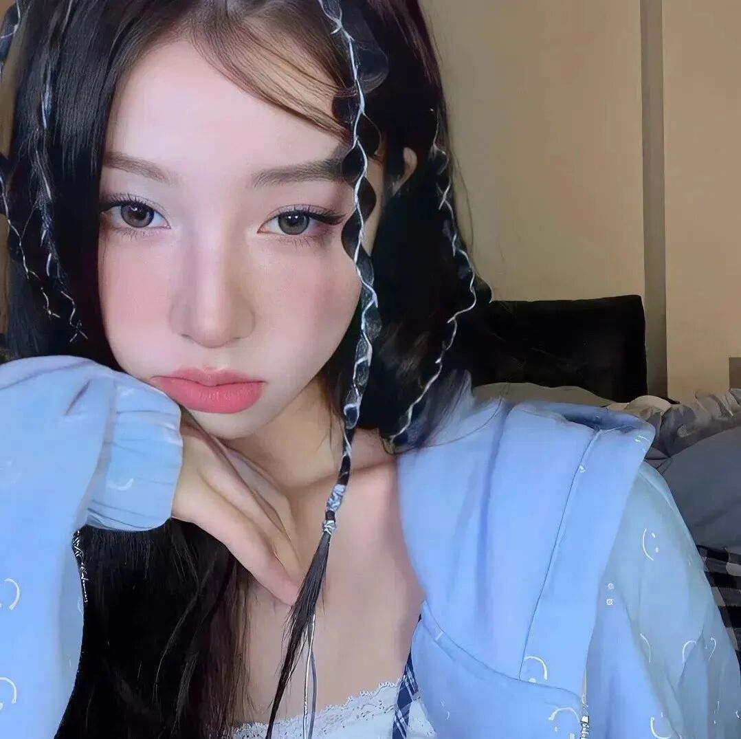 蓝色系小众女生头像